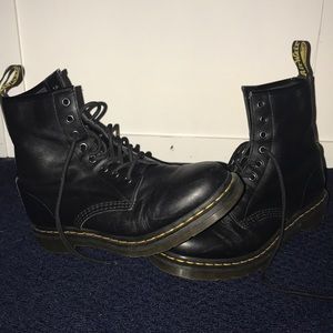 Black 1460 Smooth Doc Marten’s